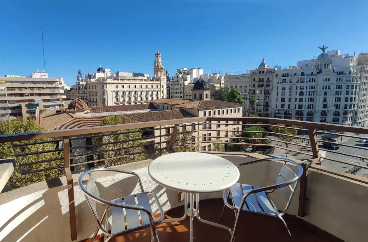 Sunny With Fantastic Terrace Views! Appartement Valence